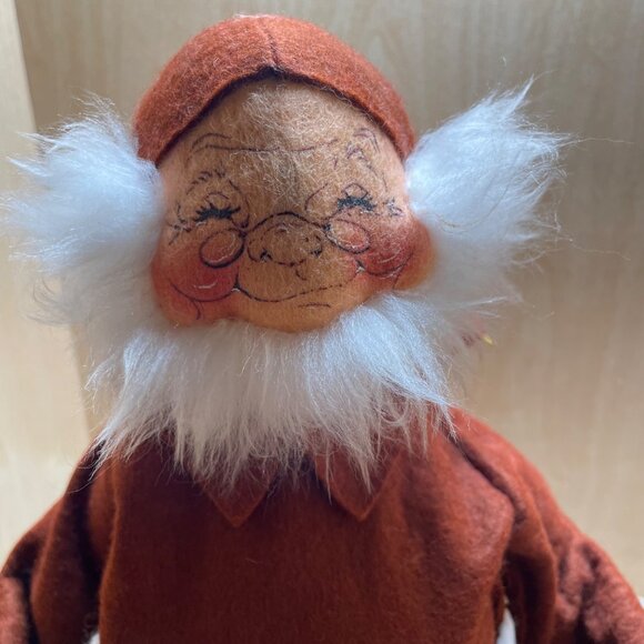 Large Vintage AnnaLee Folk Art Monk or Frier Doll with Jug & Cardinal - Picture 9 of 13